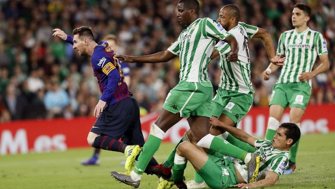 Leo Messi lại tỏa sáng: Bây giờ, tìm ra lời ca ngợi Messi là một... cực hình