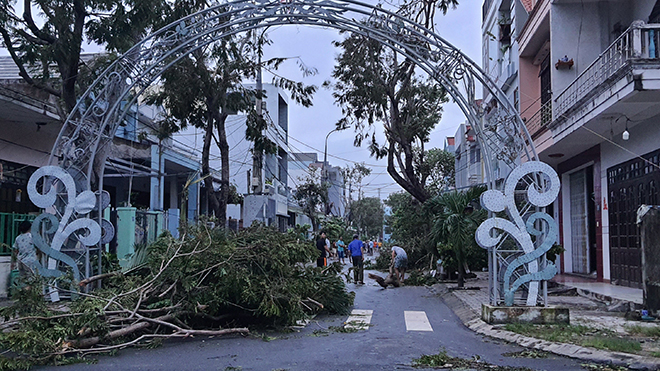 Khắc phục hậu quả bão số 9: Bộ Quốc phòng tăng cường lực lượng, phương tiện giúp các địa phương