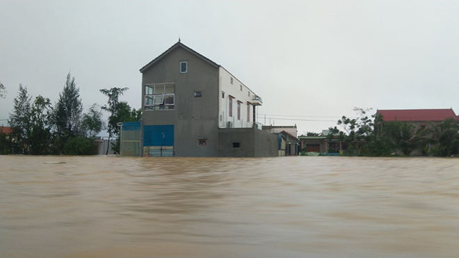 Quảng Bình và Hà Tĩnh: Khuyến cáo người dân không đi qua các tuyến đường ngập sâu 