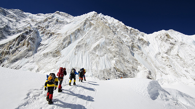 Đỉnh Everest đón các nhà leo núi trở lại kể từ khi dịch Covid-19 bùng phát