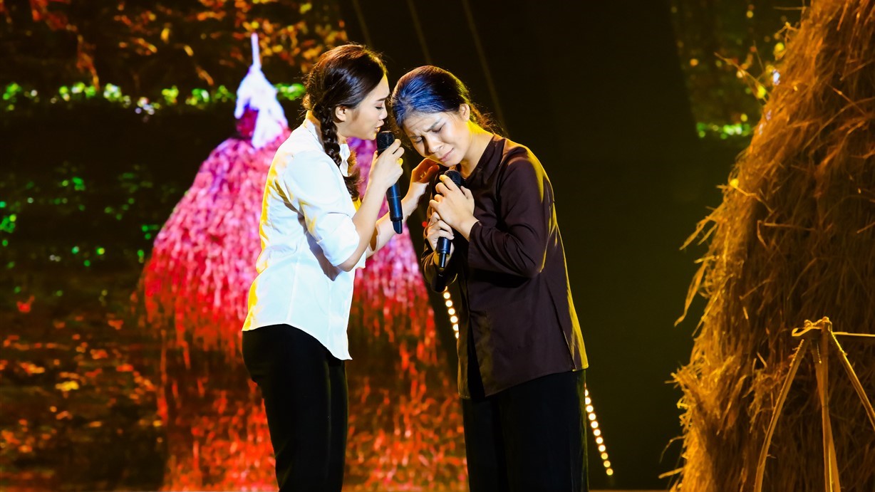 Xem 'Tuyệt đỉnh song ca' tập 14: Quang Lê trách khéo Minh Vy vì 'tặng ca khúc mới cho học trò Dương Triệu Vũ
