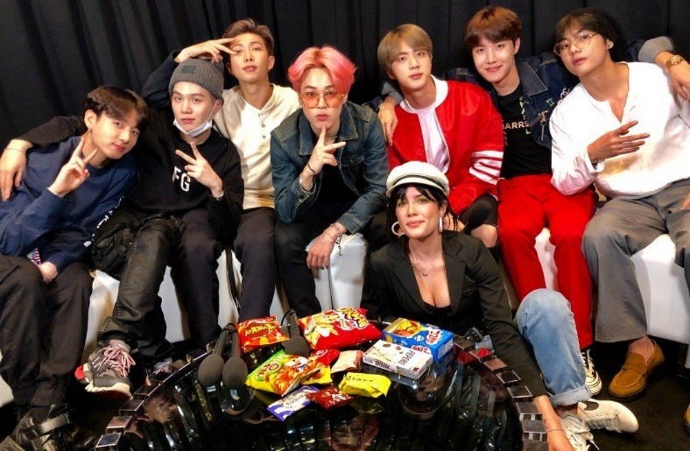 BTS, Suga BTS sáng tác cho Halsey, bài hát Halsey kết hợp Suga bts, 'SUGA's Interlude', album Manic, Finally//beautiful stranger