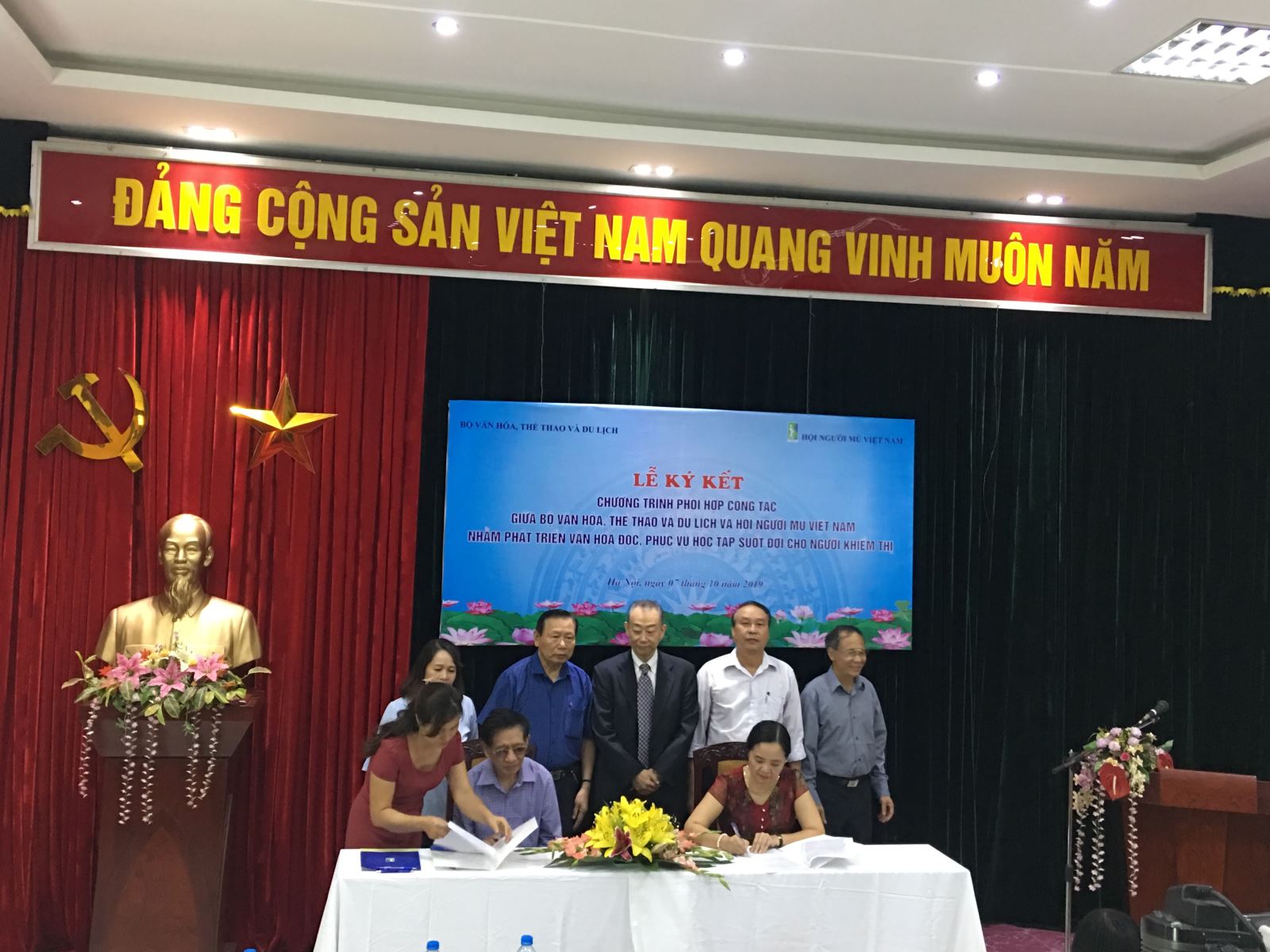 Vụ Thư viện và Hội Người mù Việt Nam ký kết Chương trình phối hợp công tác nhằm phát triển văn hoá đọc, phục vụ học tập suốt đời cho người khiếm thị
