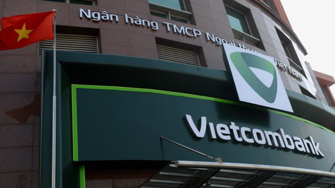 Chuyên gia nói gì về việc Vietcombank tăng phí một số dịch vụ ngân hàng?