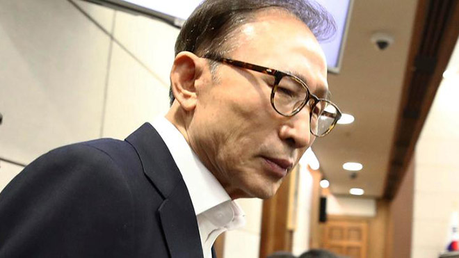 Cựu Tổng thống Hàn Quốc Lee Myung-bak bị kết án 15 năm tù giam    