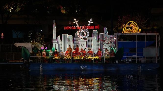 Đặc sắc chợ hoa Xuân 'Trên bến dưới thuyền' tại TP.HCM