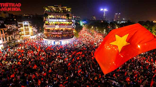 Chuyện bức ảnh biểu tượng của tinh thần dân tộc sau chiến thắng của U23