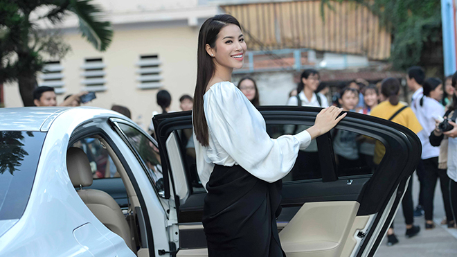 Hoa hậu Phạm Hương: 'Trước đây bố mẹ chỉ muốn tôi lấy chồng ở Hải Phòng'