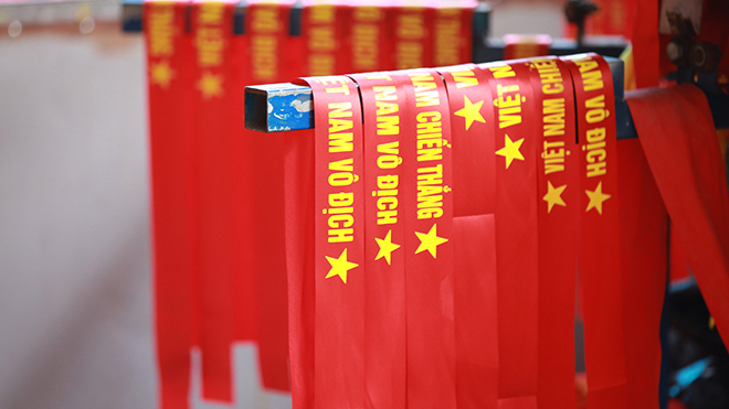 Thăm xưởng sản xuất băng rôn, cờ Tổ quốc trong 'sức nóng' U23 Việt Nam