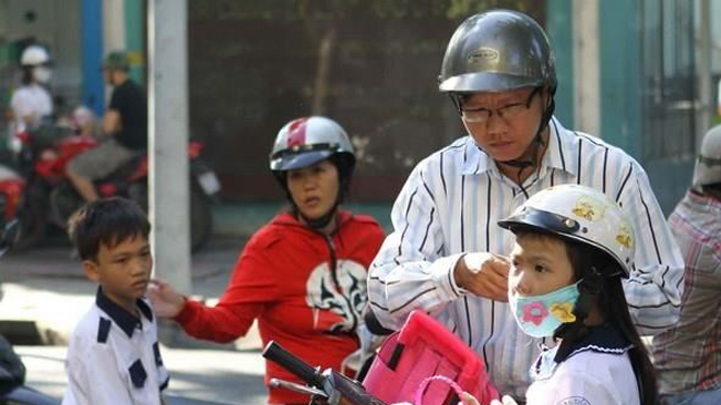 Tháng 9/2019, tập trung xử lý hành vi chở trẻ em đi xe máy không đội mũ bảo hiểm