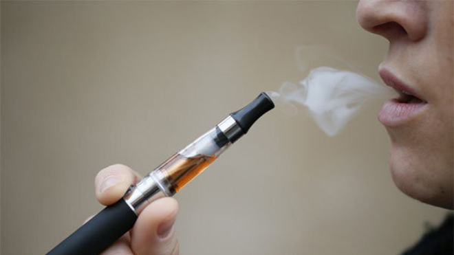 Mỹ sẽ sớm cấm thuốc lá điện tử để cứu người trẻ