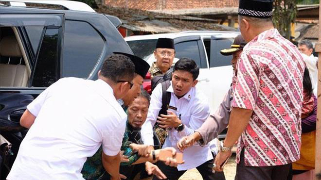 Indonesia giáng chức 3 sĩ quan do đăng tải vụ tấn công Bộ trưởng An ninh