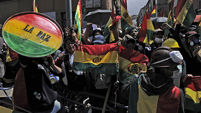 Bolivia: Người biểu tình chiếm đài phát thanh và truyền hình nhà nước
