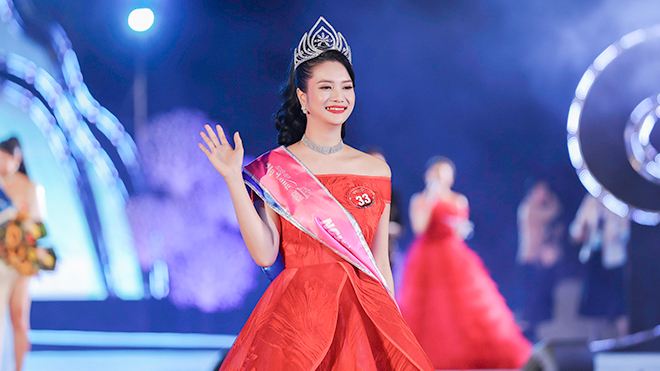 Nhìn lại khoảnh khắc đăng quang của Người đẹp Hạ Long 2020 Trần Thị Mai