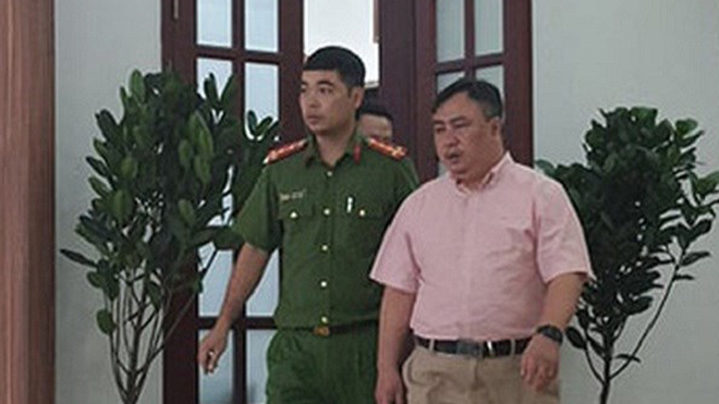 Bắt tạm giam Giám đốc Bệnh viện Mắt Thành phố Hồ Chí Minh Nguyễn Minh Khải