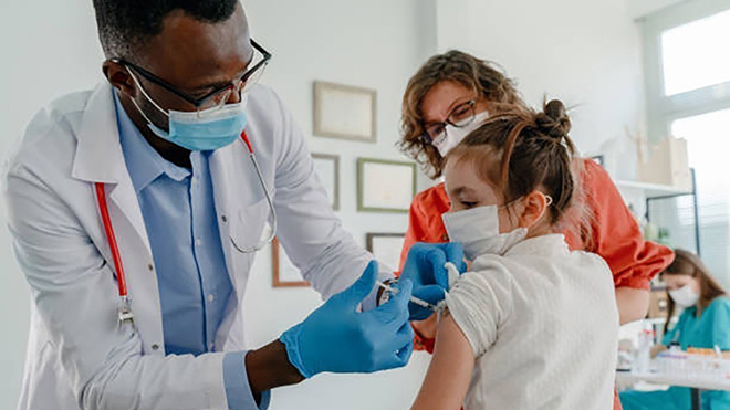 Mỹ khuyến nghị tiêm vaccine phòng Covid-19 cho trẻ từ 6 tháng tuổi ​