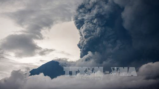 Núi lửa Agung 'thức giấc', ĐSQ Việt Nam tại Indonesia khuyến cáo công dân rời Bali