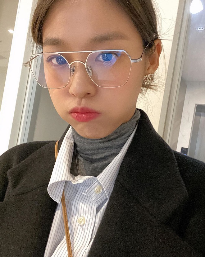 Blackpink, Twice, Lisa, Red Velvet, Loona, ảnh selfie sao Kpop, Lisa instagram, t-ara, hyuna, sao nữ Kpop, joy, ảnh selca kpop, seoljuyn, aoa