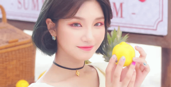 Twice, IZ*ONE, nữ thần Kpop, 7 nữ thần K-pop đẹp như công chúa cổ tích, Sana, ahn yujin, arin, oh my girl, apink, bomi, shuhua, gidle, naeun, april