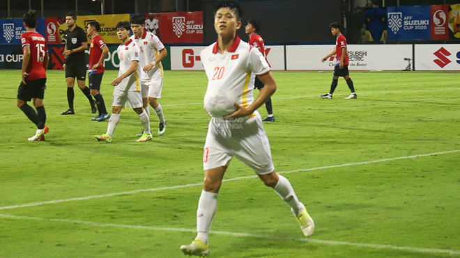 Phan Văn Đức gọi tên vợ sau bàn thắng giải hạn ở tuyển Việt Nam