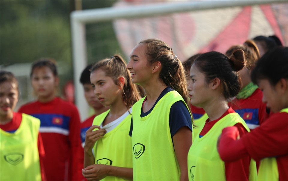 Cầu thủ nữ Việt kiều ‘tỏ tình’ với bóng đá Việt Nam