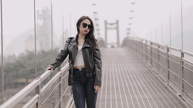 Hot girl Trần Thị Duyên khoe body với phong cách đầy ‘bụi bặm’