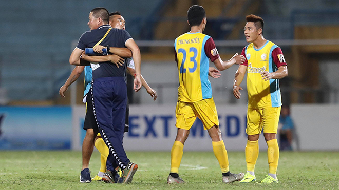 Hà Nội FC bị phạt, HLV vắng mặt trận gặp HAGL vì bị treo quyền chỉ đạo