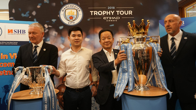 Man City đưa bộ đôi Cúp vô địch đến Hà Nội