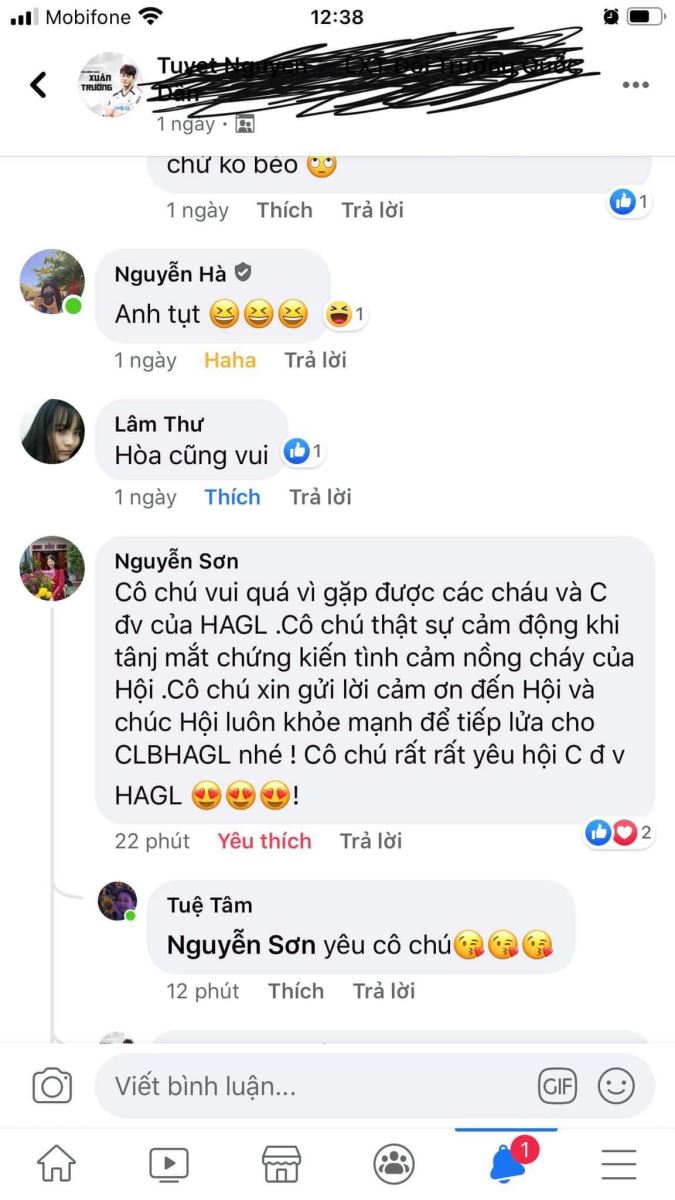 Mẹ Xuân Trường tri ân Hội CĐV HAGL 1 Chú thích ảnh