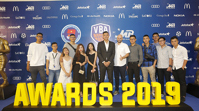 Trao giải danh hiệu cá nhân xuất sắc tại VBA Awards 2019