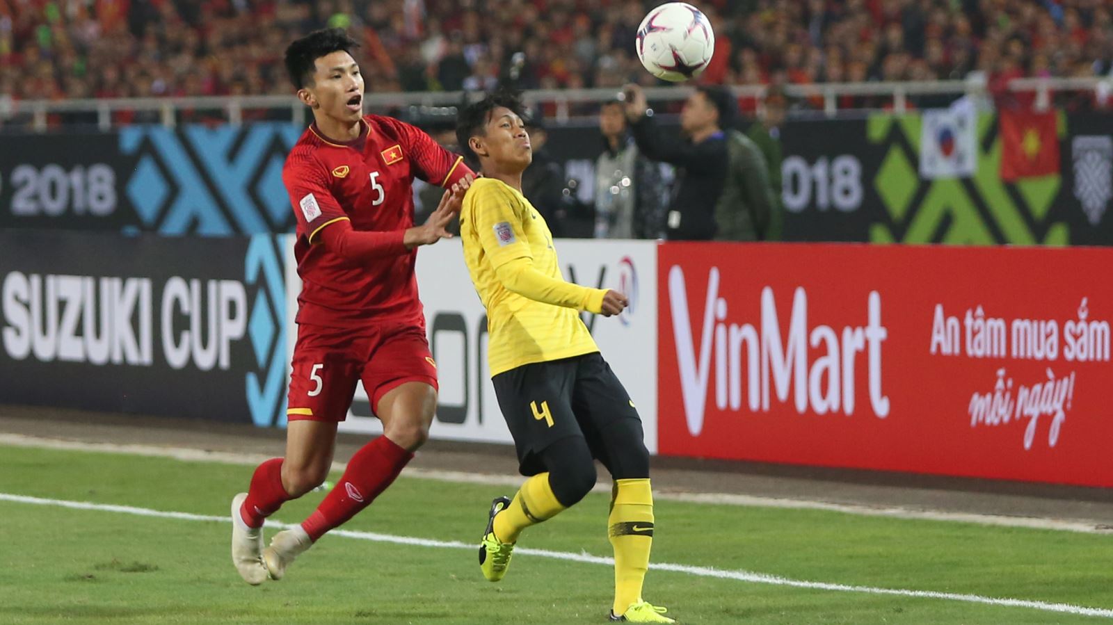 Đá FIFA thắng Lee Nguyễn, Văn Hậu 'cà khịa' và nhận cái kết đắng