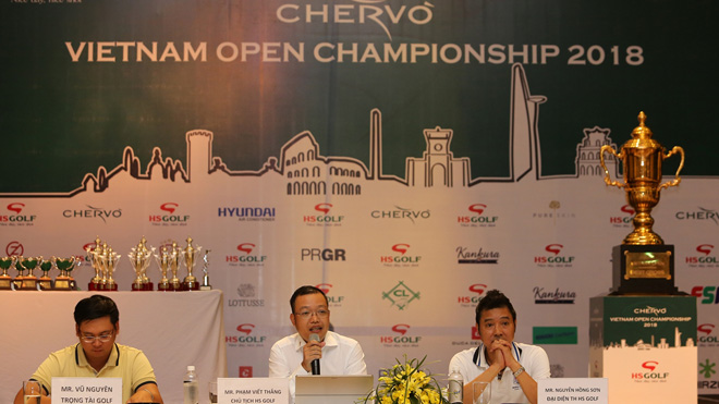 2 xe Mercedes giải thưởng tại Chervo Vietnam Open Championship 2018