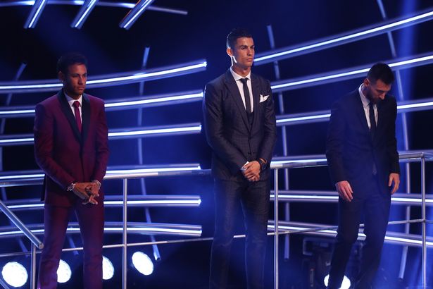 Ronaldo nhắc tên Messi và Neymar khi nhận giải Cầu thủ xuất sắc nhất thế giới