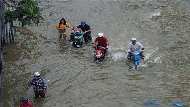 Thành phố Hồ Chí Minh: Một số khu vực ngập nặng do triều cường