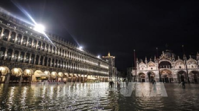 Thủy triều liên tục dâng cao nhấn chìm thành phố Venice, Italy