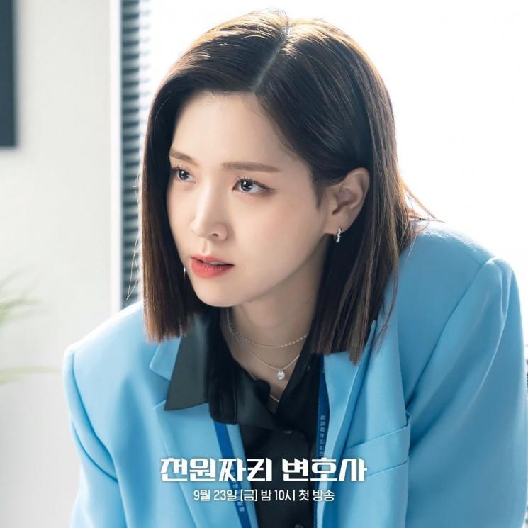 o-img-77827-pesona-kim-ji-eun-di-one-dollar-lawyer-instagramatsbsdramaofficial.jpg