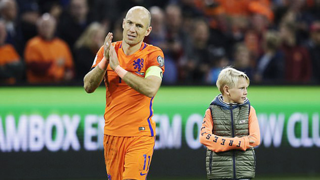 Arjen Robben lập cú đúp rồi... giã từ luôn đội tuyển Hà Lan