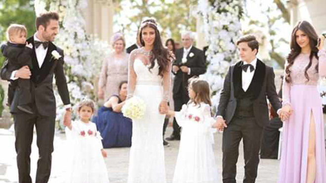 Fabregas bất ngờ làm đám cưới với bạn gái hơn 12 tuổi