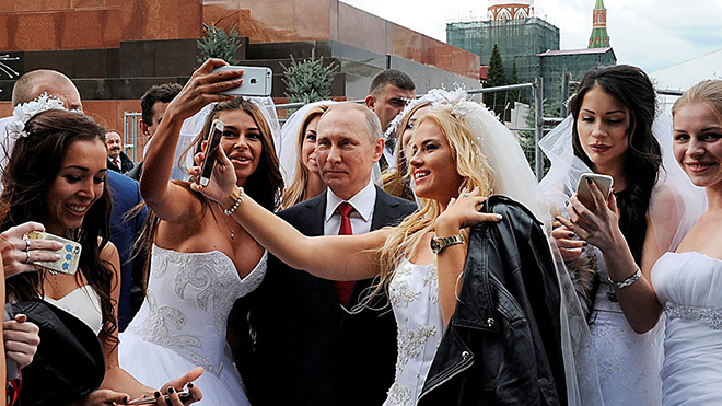 Phát ngôn viên của TT Putin: Không cấm phụ nữ Nga quan hệ với khách du lịch tại World Cup