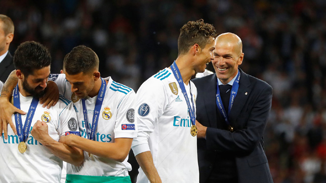CẬP NHẬT tối 8/6: Ronaldo 100% rời Real. M.U nổ 'bom tấn' thứ 3. Abidal làm sếp 'bự' ở Barca