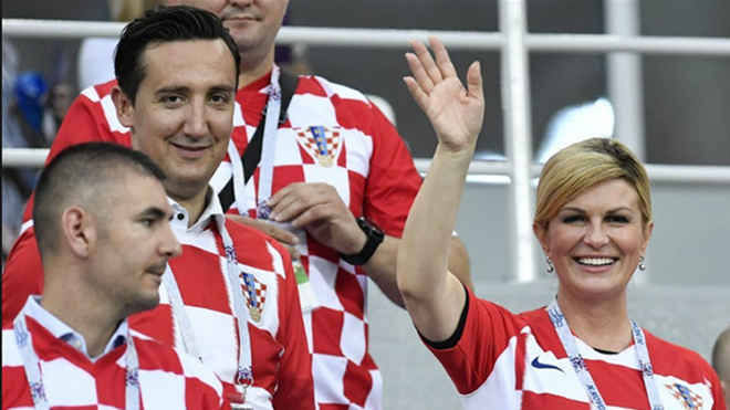 Tổng thống Croatia: Nữ CĐV đặc biệt, truyền lửa cho cầu thủ trên khán đài World Cup