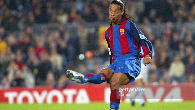 Xem lại pha chuyền bóng đỉnh cao của Ronaldinho 15 năm trước