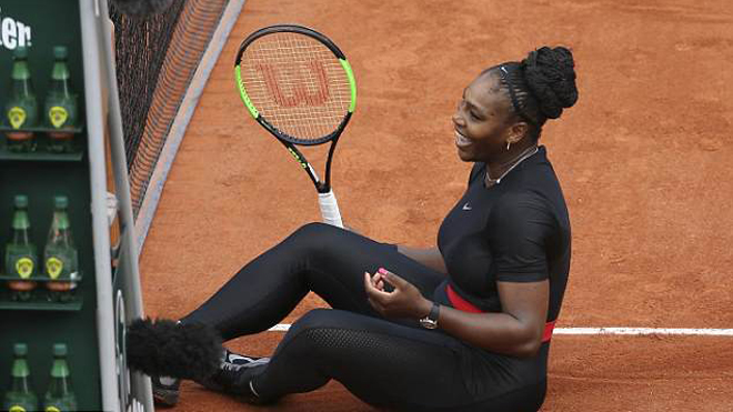 Serena Williams gây sốt với trang phục bó sát như phim ‘Báo đen’ ở Roland Garros