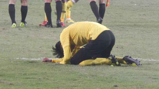 Cầu thủ Malaysia bật khóc sau trận thua Việt Nam