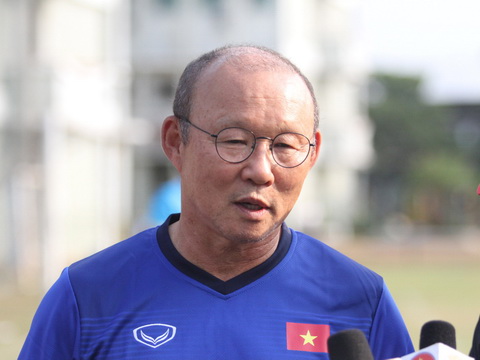 Hé lộ danh sách tuyển Việt Nam dự AFF Cup, HLV Park ‘đau đầu’ với lịch đá giao hữu