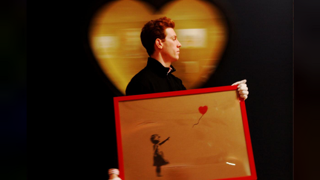 Chưa từng có: Tranh Banksy tự hủy ngay sau khi được bán với giá triệu USD