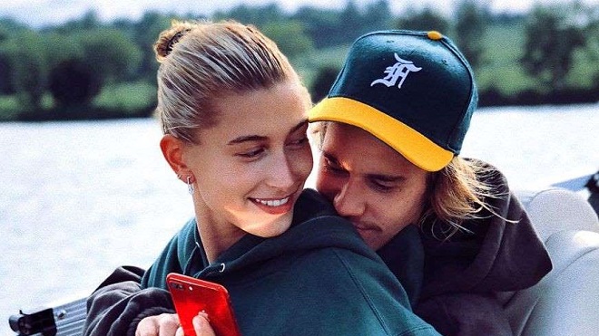 Justin Bieber xăm hình đôi với vợ yêu lên mặt
