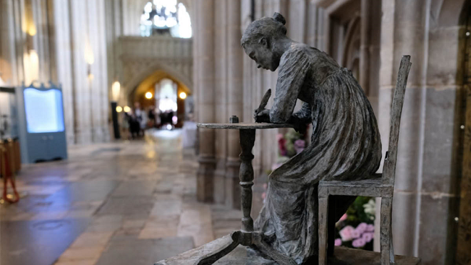 Quê nhà Jane Austen biểu tình không cho dựng thêm tượng nữ văn sĩ