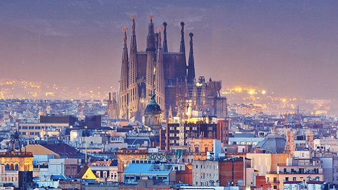 Nhà thờ Sagrada Familia của Barcelona cuối cùng cũng được cấp phép xây dựng sau… 137 năm