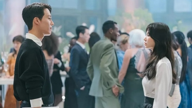 Phim mới của Song Hye Kyo bị khán giả 'bóc' nhiều tình tiết giống ‘Hạ cánh nơi anh’